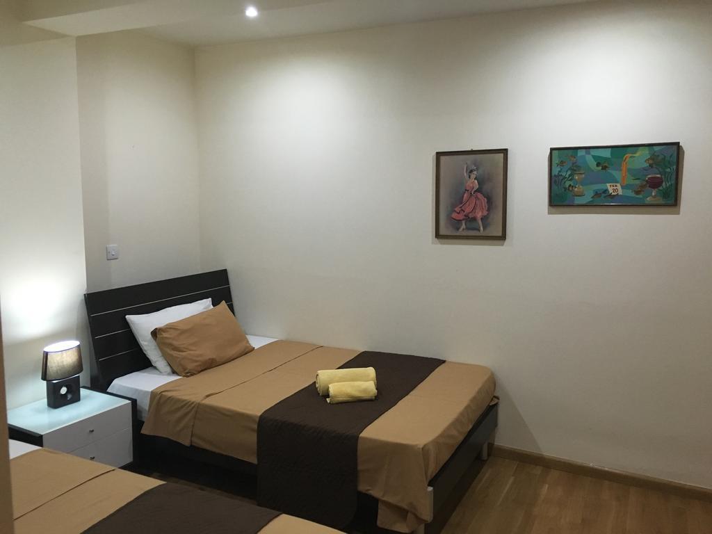 Ithaki Phinikoudes Apartment No. 205 Larnaca Extérieur photo